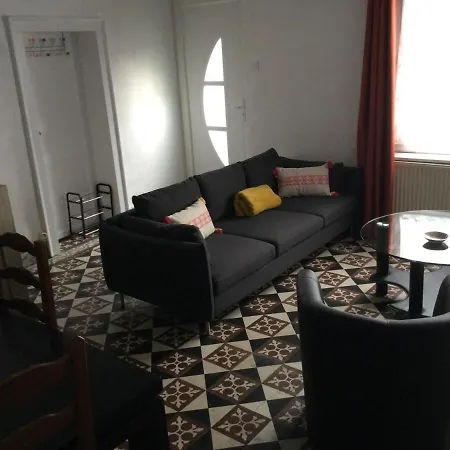 Chez Bernard Et Myriam Nyaraló *