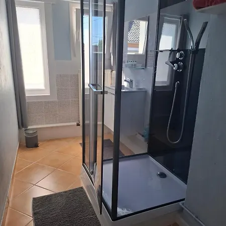 Chez Bernard Et Myriam Nyaraló Wallers